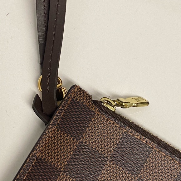 Louis Vuitton Damier pouch - Picture 5 of 16